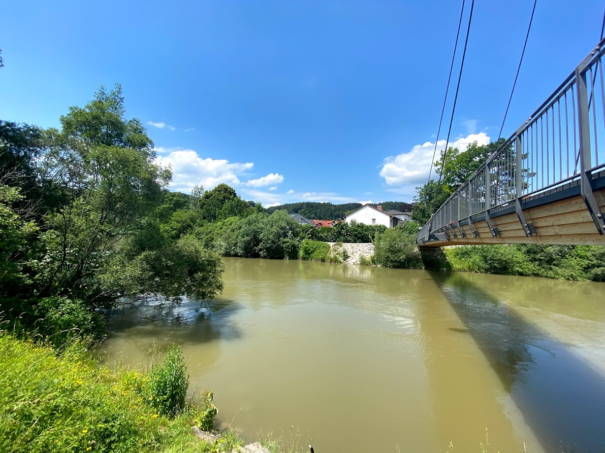 Loisach an der Hängebrücke