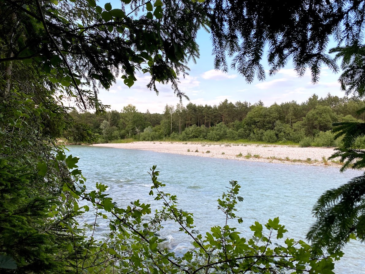 Die Isar im Sommer bei Wolfratshausen